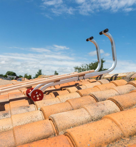 Fixation crochet Echelle de toit en bois pour couvreur 4m Hailo Safety Roof étape 1