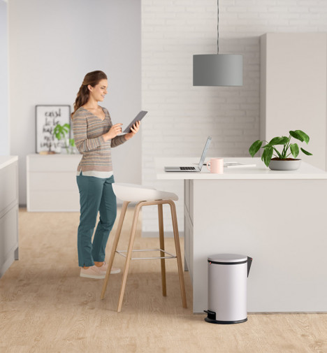 poubelle de cuisine design à pédale 12L Hailo Pure M argent