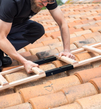 Montage facile échelle de toit plate en bois pour couvreur 4m Hailo Safety Roof