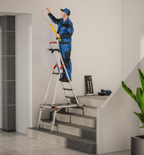 Mise en situation plateforme de travail pour escalier en aluminium Hailo TP2 Pro
