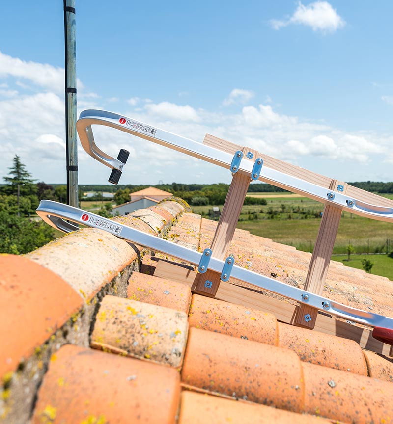 Crochet de faîtage pour échelle de toit - Hailo France